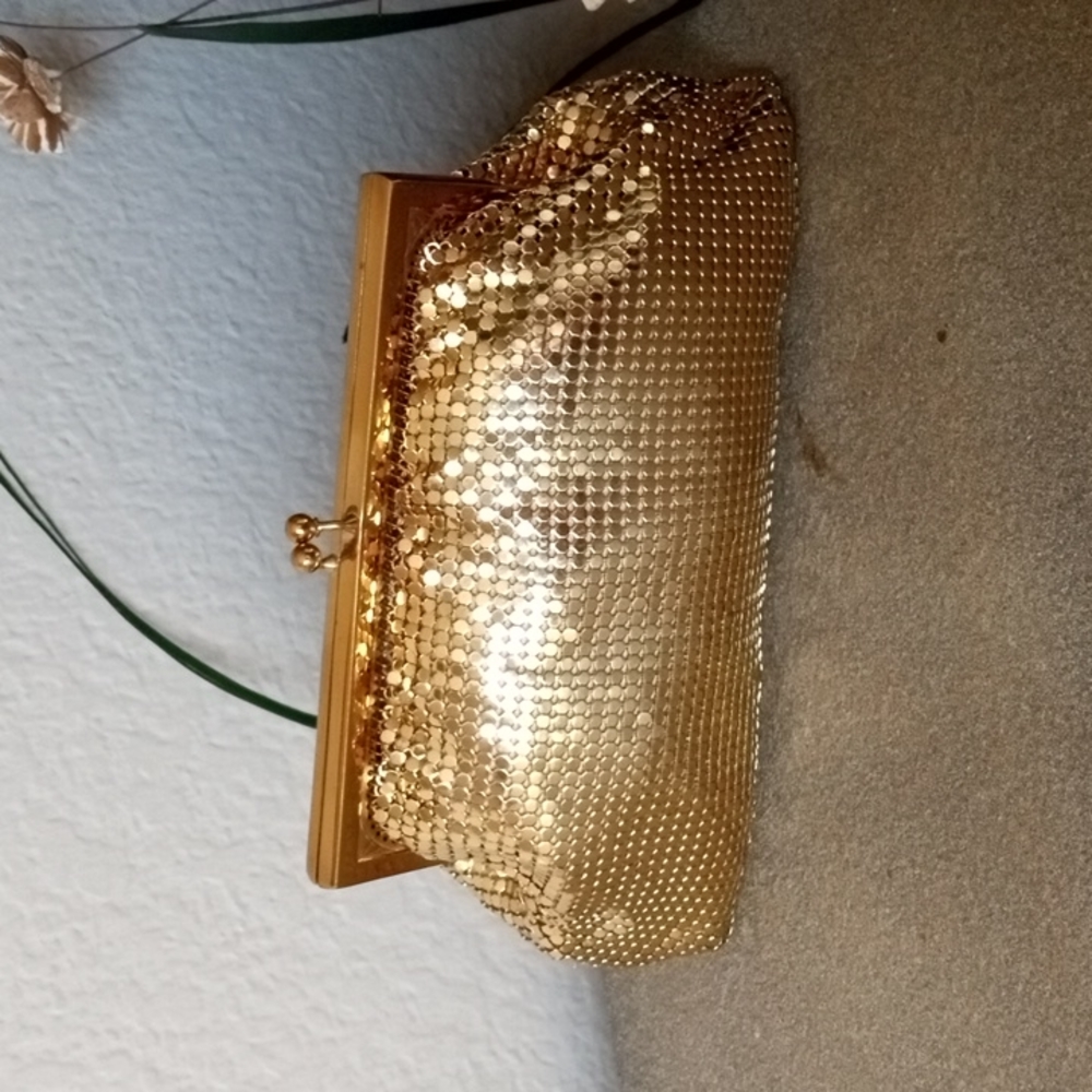 Vintage 50's WHITING & DAVIS Bags Gold Oromesh Small Evening Clutch.